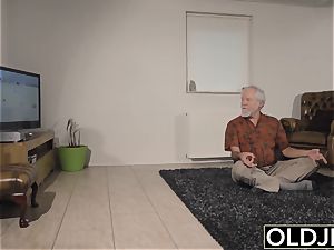 nubile Interrupts grandfather from Yoga And deep throats his knob